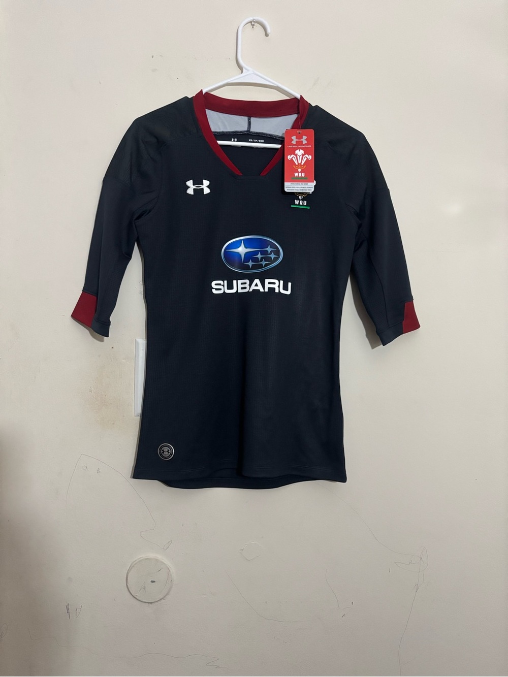 UNDER ARMOUR Women's RUGBY UNION
WALES 2017/2018 AWAY SHIRT JERSEY MAILLOT
Sz XS